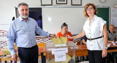 Başkan Sandal oyunu kullandı: Vatanını seven sandığa gelsin
