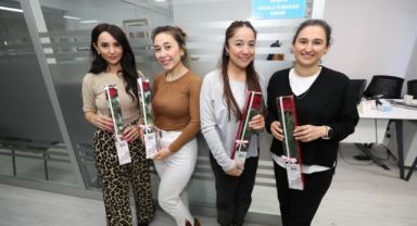 Başkan Vekili Özkan’dan belediye annelerine sürpriz