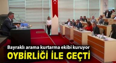 Bayraklı Meclisinde protokol gerilimi