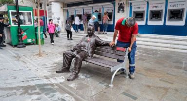 Bir Baba Hindi geri döndü