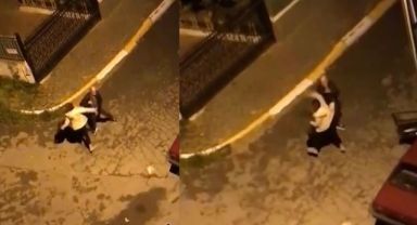 Bir kadın erkek şahsı sokak ortasında darp etti