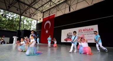 Bornova'da sahne çocukların