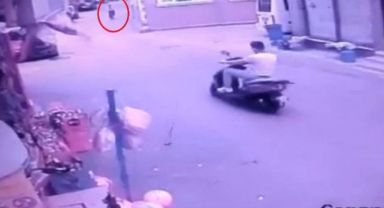 Boş yolda kafa kafaya çarpışan sürücüler yaralandı