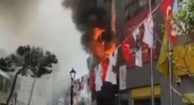 Çarşıda korkutan yangın! Bir anda alev aldı