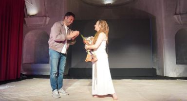 Çeşme Belediyesi Tiyatro Günleri’nde usta sanatçılar sahne aldı