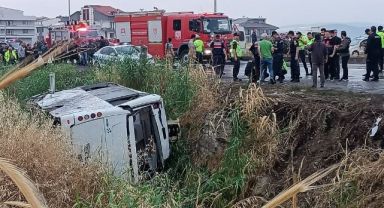 Cezaevi nakil aracı şarampole devrildi: 9'u jandarma personeli 10 yaralı