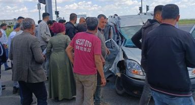 Çınar'da trafik kazası: 1'i ağır 4 yaralı