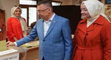 Cumhurbaşkanı Yardımcısı Fuat Oktay Ankara'da oy kullandı