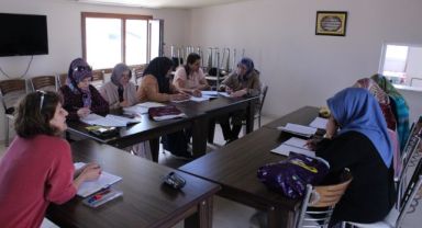 Depremzede öğretmenlerden dayanışma örneği