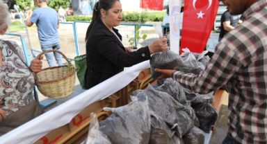 Efes Selçuk'ta yurttaşlara dağıtılan fidelerle sofralar bereketlenecek