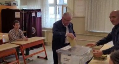 Genelkurmay Başkanı Yaşar Güler oyunu kullandı