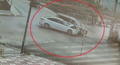 Hafif ticari araç ile otomobil çarpıştı: 3 yaralı