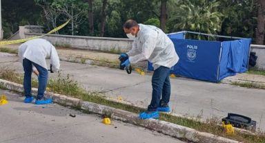 Hastane önünde kadın cesedi bulundu