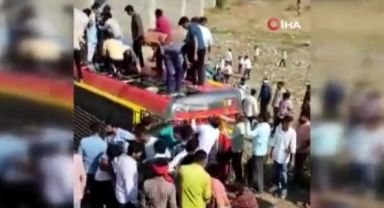 Hindistan'da otobüs köprüden uçtu: 22 ölü