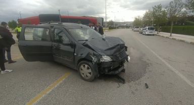 İki otomobilin karıştığı kazada 1 kişi yaralandı