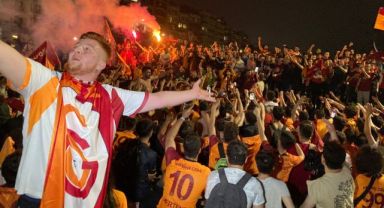 İzmir'de Galatasaray'ın şampiyonluğu coşkuyla kutlandı