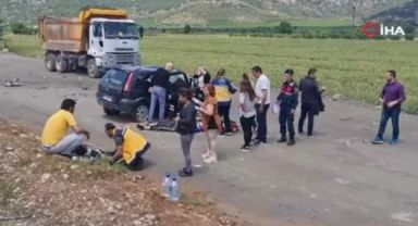 İzmir'de iki otomobil kafa kafaya çarpıştı: 6 yaralı