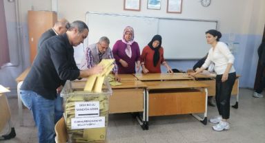 İzmir'de oylar sayılmaya başlandı