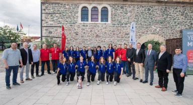 İzmir’de sporcular afet gönüllüsü oluyor