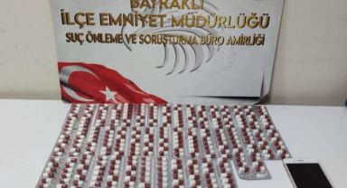 İzmir'de zehir deposu evlere baskın: 17 bin hap ele geçirildi!