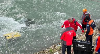 İzmir'den giden dalgıçlar Munzur Çayı'nda kaybolan 3 kişiyi arıyor!