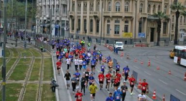 İzmir trafiğine maraton düzenlemesi