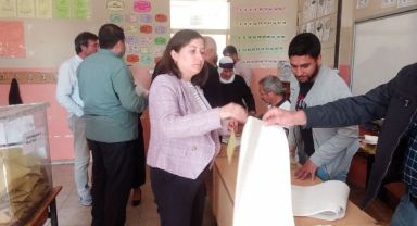 İzmir, vekillerini seçti