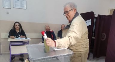 İzmirliler sandık başına gitmeye başladı
