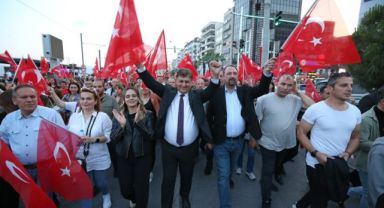 Karşıyaka 19 Mayıs’ta gelincik tarlasına dönüştü!