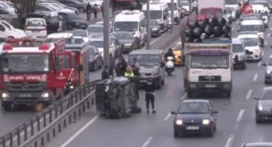 Kontrolden çıkan araç metrobüs bariyerine çarpıp yan yattı:1 yaralı