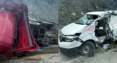 Kovan yüklü tır ile minibüs çarpıştı: 3 yaralı