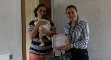 Kuşadası Belediyesi 'Hoş geldin bebek' ziyaretlerinde devam ediyor