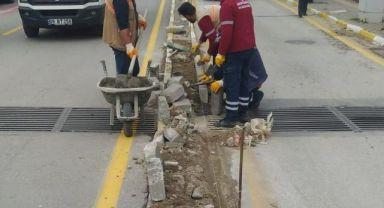 Kuşadası’nda eskiyen yollar vakit kaybetmeden yenileniyor