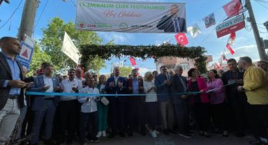 Menemen'de 'Çilek Tadında Festival' coşkusu!