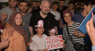 Menemen'de seçim kutlaması