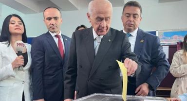 MHP Genel Başkanı Bahçeli oyunu Ankara'da kullandı !