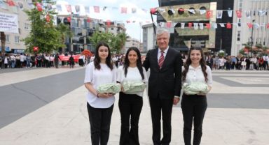 Narlıdere’de 19 Mayıs coşkusu resmi törenlerle başladı