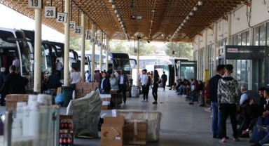 Otogarlarda seçim yoğunluğu, ek seferler açıldı
