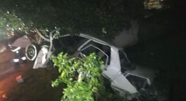 Otomobil ağaca çarptı: 1 ölü