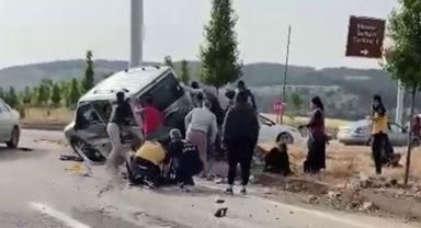 Otomobil ile hafif ticari araç çarpıştı: 8 yaralı
