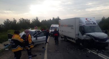 Otomobil ile kamyonet kafa kafaya çarpıştı: 1 ölü, 3 yaralı