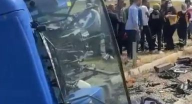 Otomobil ile traktör çarpıştı: 1'i ağır 3 yaralı