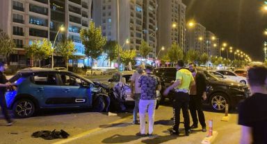 Otomobil park halindeki araçlara çarptı: 7'si çocuk 9 yaralı