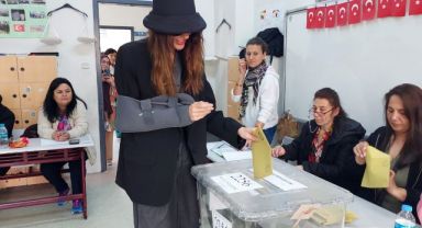 Oyuncu Dilan Çiçek Deniz oyunu kullandı