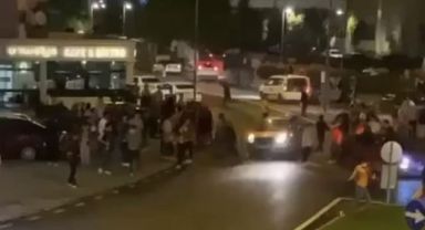 Şampiyonluk kutlayanların üzerine aracını sürdü: 2 yaralı