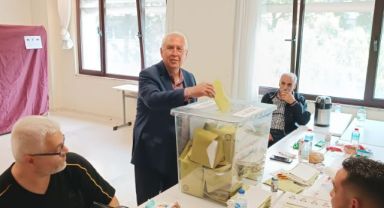 Selvitopu çifti oylarını kullandı