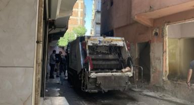 Terör yandaşları belediyenin çöp arabasını ateşe verdi