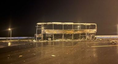 Tırın çarptığı otobüs alev aldı: 5 yaralı
