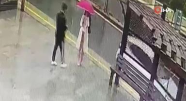 Tuzağa düşen kadın para dolu poşeti böyle verdi