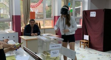 Ünlü oyuncu Serenay Sarıkaya oyunu kullandı